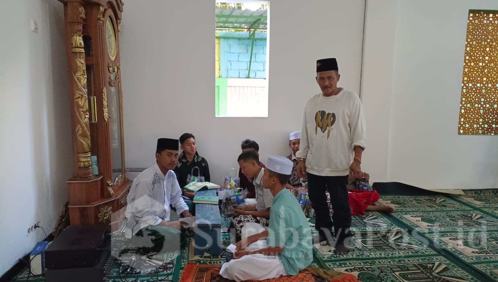 Mushola Al-Ikhlas: Jantung Spiritual Kaliwedi yang Tidak Pernah Berhenti Berdampingan